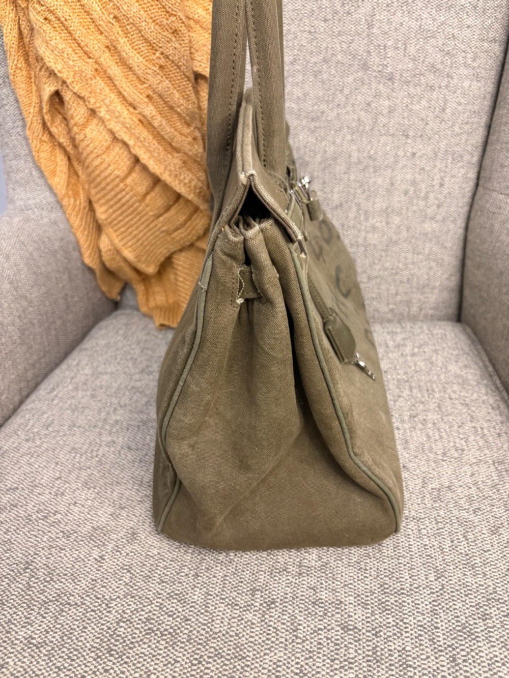 READY MADE Military-Style Canvas Tote with Lock Accent - Picture 5 of 7